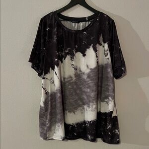 Plus Oversized Black and White Tie-Dye T-Shirt